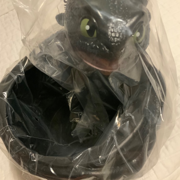 How to train your dragon toothless popcorn bucket - Picture 2 of 8